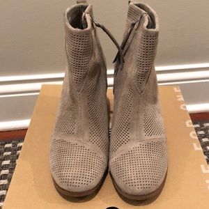 Tom’s Lunata Desert Taupe Suede Ankle Boots Sz 10
